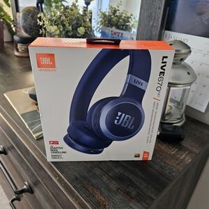 JBL Live 670NC Wireless Headphones